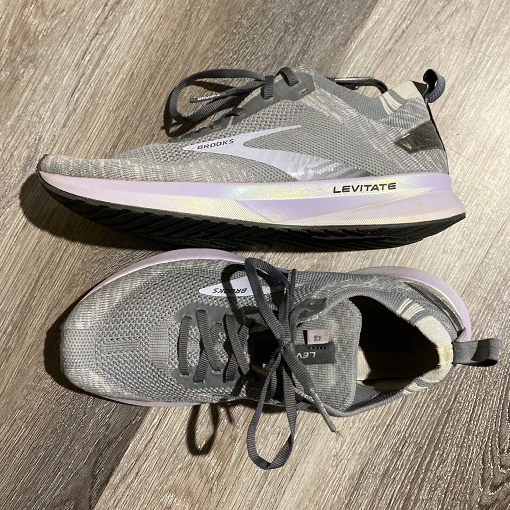 Women’s Size 8.5 Brooks Levitate Running Shoes - gray